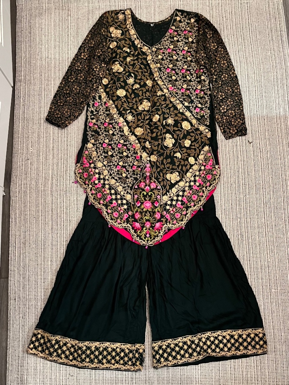 green 2-piece desi dress, gharara salwar qamees, pakistani indian dress